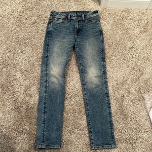 American eagle medium wash slim jeans, size 28x32, perfect condition